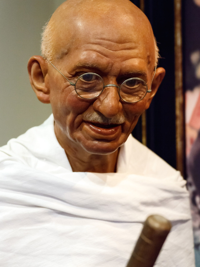 Read more about the article 8 Motivational Life Lessons by Mahatma Gandhi